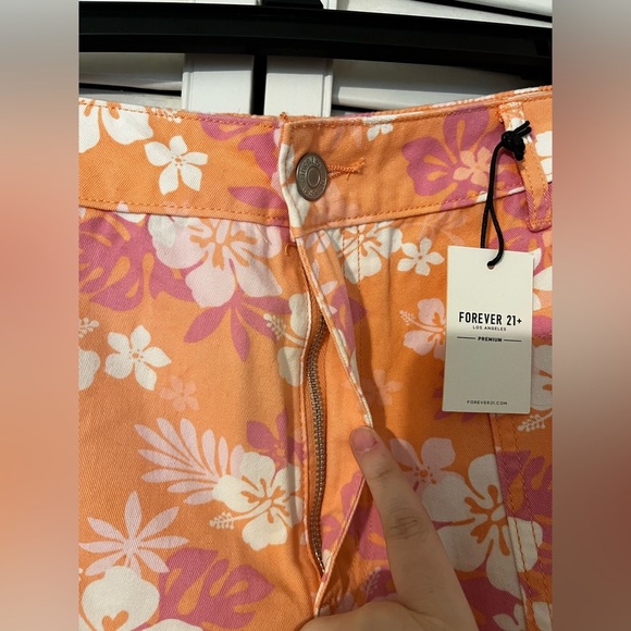 NWT Forever 21 Tropical Floral Print Denim Shorts - Picture 5 of 6